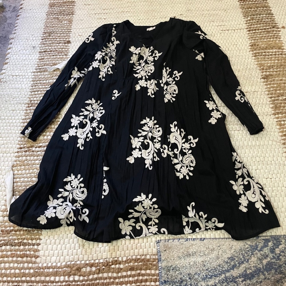 Westport Black White Floral Embroidered Long Sleeve Boho Dress Medium Cottage